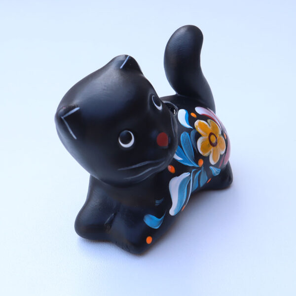 Gato de cerámica floreado