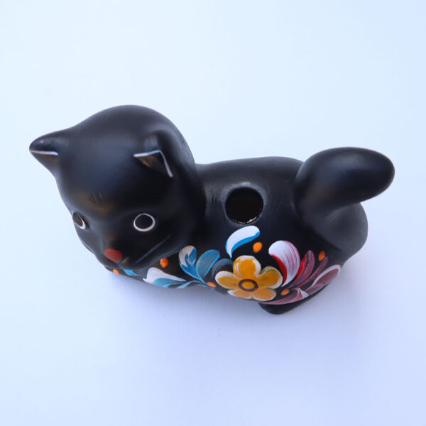 Gato de cerámica floreado